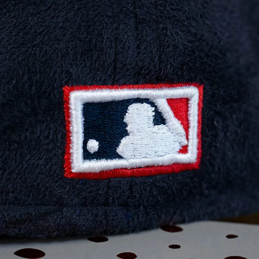 NEW ERA 59FIFTY MLB CHICAGO CUBS 1908 LOGO NAVY FAUX SUEDE / GREEN UV FITTED CAP 8 NEW ERA 59FIFTY MLB CHICAGO CUBS 1908 LOGO NAVY FAUX SUEDE / GREEN UV FITTED CAP - Image 6