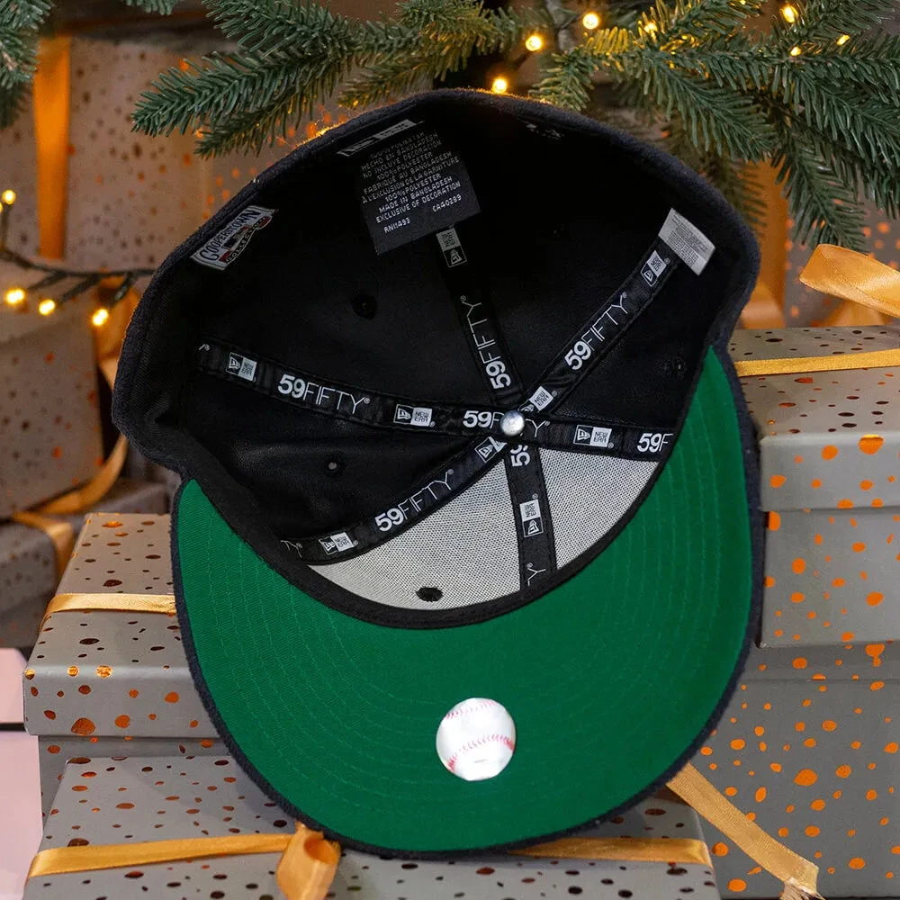 NEW ERA 59FIFTY MLB CHICAGO CUBS 1908 LOGO NAVY FAUX SUEDE / GREEN UV FITTED CAP 9 NEW ERA 59FIFTY MLB CHICAGO CUBS 1908 LOGO NAVY FAUX SUEDE / GREEN UV FITTED CAP - Image 7