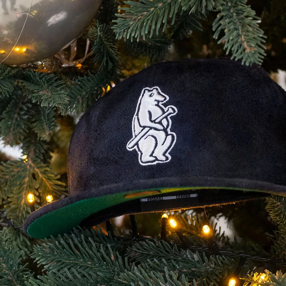 NEW ERA 59FIFTY MLB CHICAGO CUBS 1908 LOGO NAVY FAUX SUEDE / GREEN UV FITTED CAP 6 NEW ERA 59FIFTY MLB CHICAGO CUBS 1908 LOGO NAVY FAUX SUEDE / GREEN UV FITTED CAP - Image 4