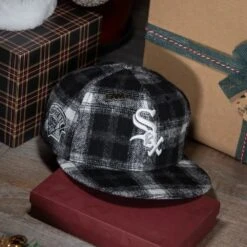 NEW ERA 59FIFTY MLB CHICAGO WHITE SOX COMISKEY PARK PLAID BLACK / GREY UV FITTED CAP