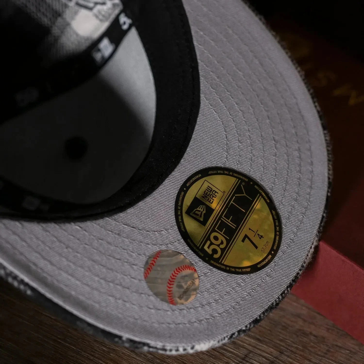 NEW ERA 59FIFTY MLB CHICAGO WHITE SOX COMISKEY PARK PLAID BLACK / GREY UV FITTED CAP 9 NEW ERA 59FIFTY MLB CHICAGO WHITE SOX COMISKEY PARK PLAID BLACK / GREY UV FITTED CAP - Image 7