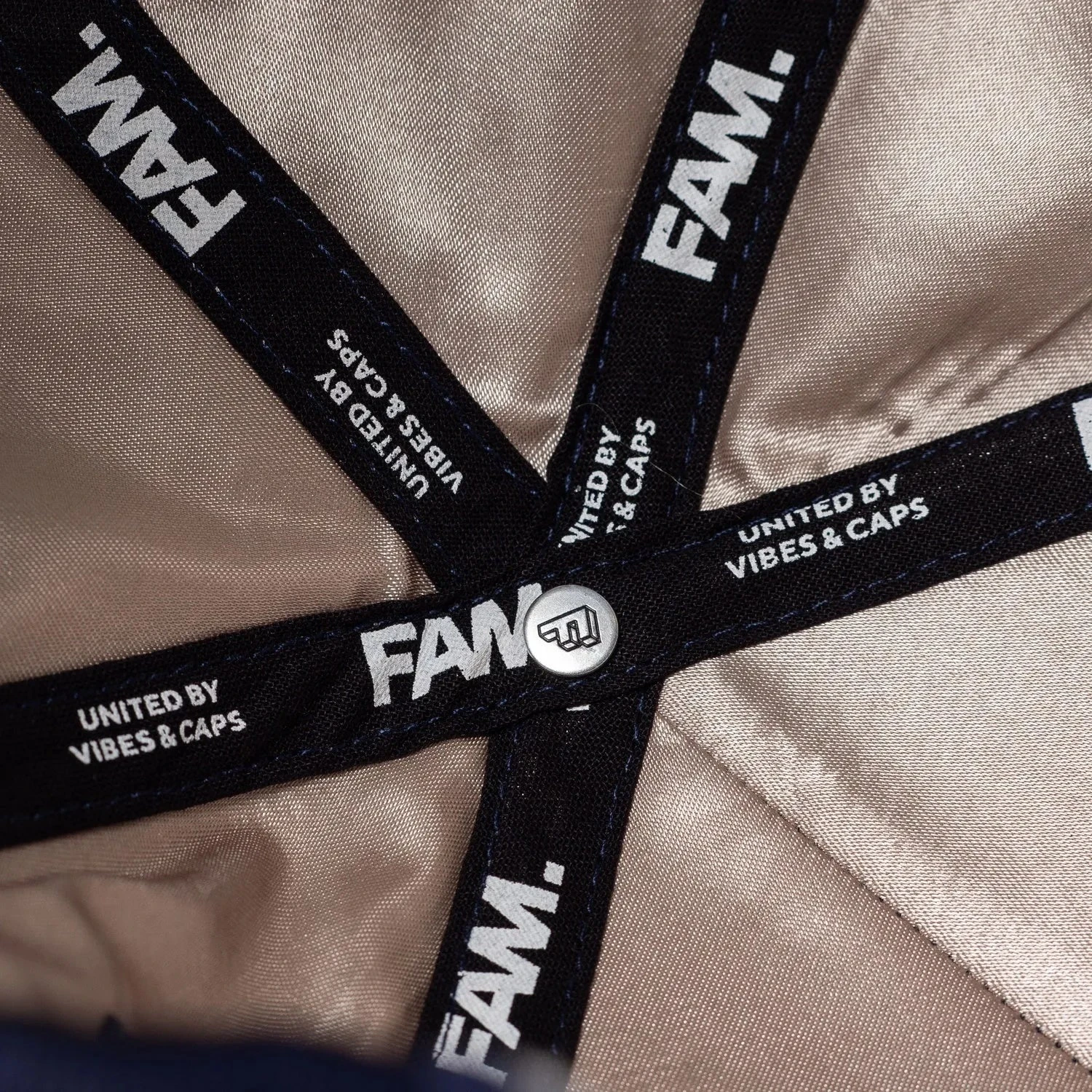 FAM.CAP SNAPBACK "P" CAP 4TH ANNIVERSARY NAVY CORDUROY / GREY UV 12 FAM.CAP SNAPBACK "P" CAP 4TH ANNIVERSARY NAVY CORDUROY / GREY UV - Image 10