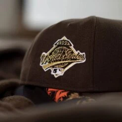 NEW ERA 9FORTY A-FRAME MLB ATLANTA BRAVES WORLD SERIES 1995 WALNUT / SCARLET UV CAP -Headwear store framemlbatlantabraversws1995walnutcap2