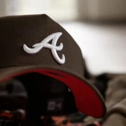 NEW ERA 9FORTY A-FRAME MLB ATLANTA BRAVES WORLD SERIES 1995 WALNUT / SCARLET UV CAP -Headwear store framemlbatlantabraversws1995walnutcap 89657066 4409 47ec abe2 63dfe550a774